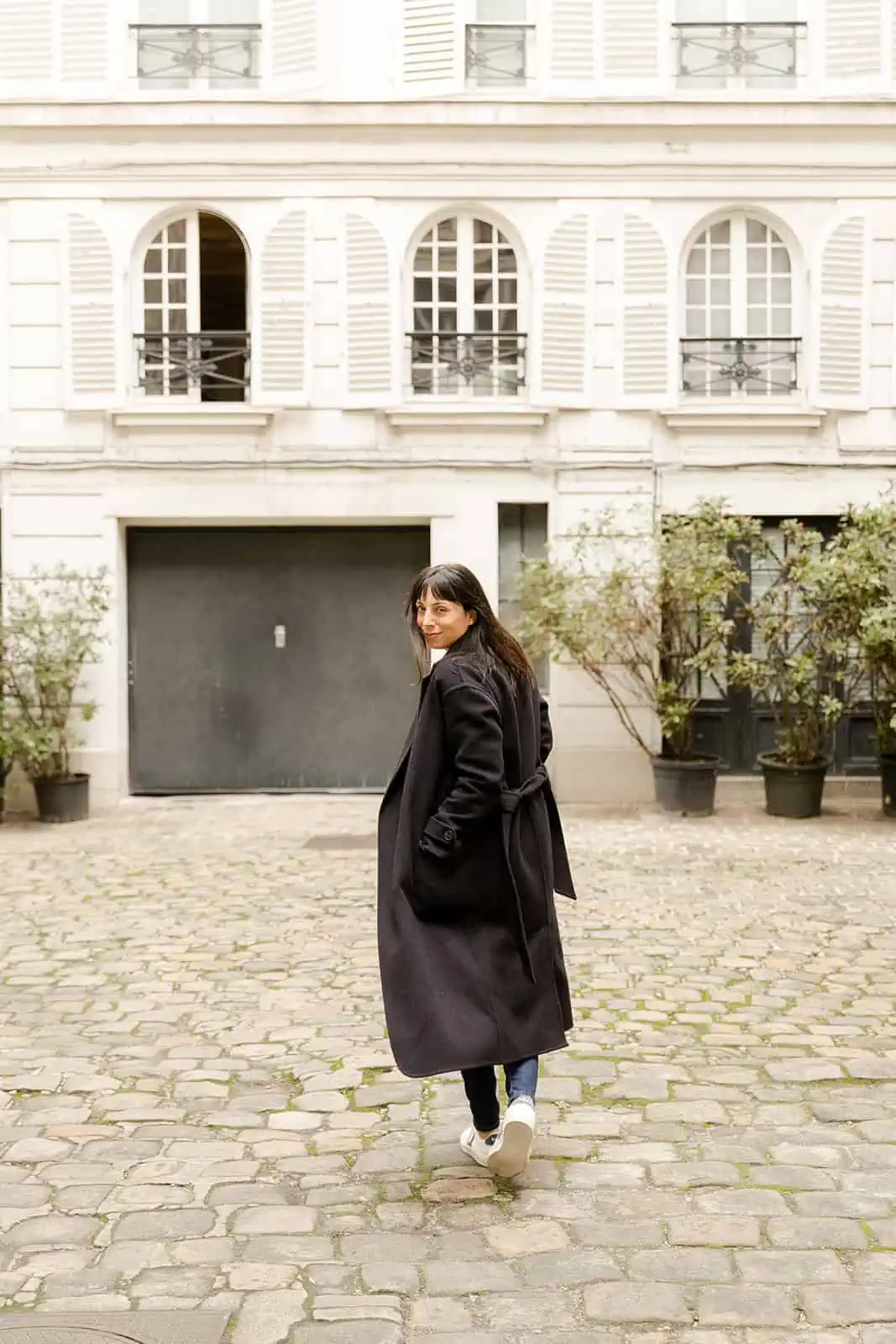 Chic Longline Coat with Jeans and Sneakers — Late Winter Outfits