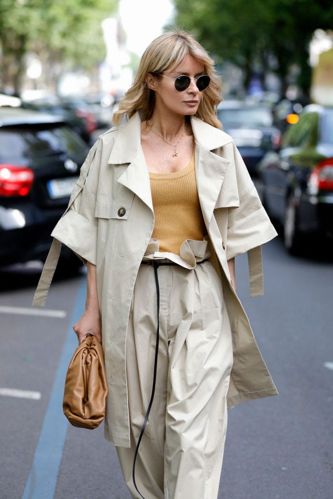 Relaxed Elegance: Beige Trench with Yellow Top and Wide Trousers Relaxed Elegance: Beige Trench with Yellow Top and Wide Trousers — Car Coat Outfits