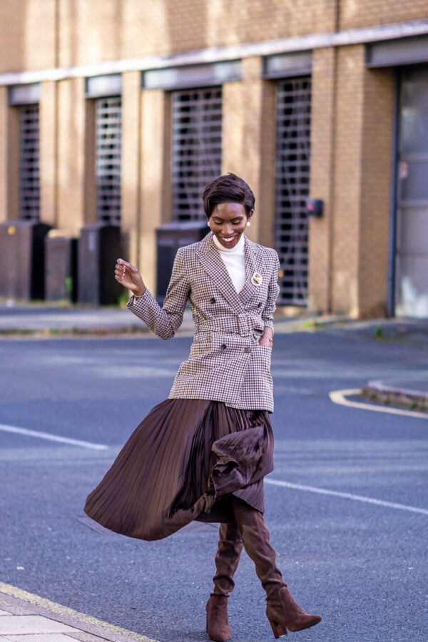 Checked Blazer for Polished Business Casual Checked Blazer for Polished Business Casual — Classy Winter Outfits