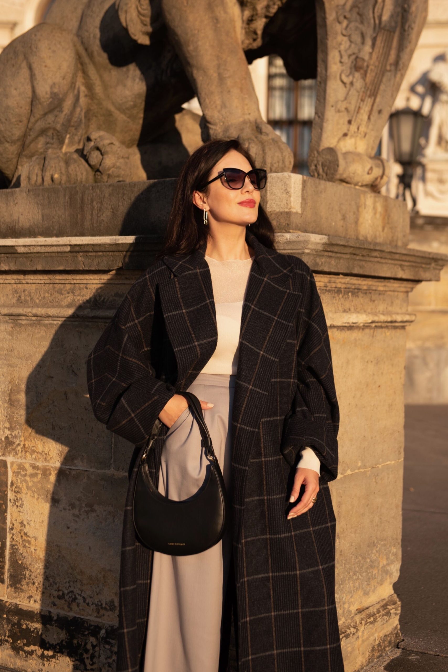 Long Plaid Coat Over Cream Set for Elevated Casual Long Plaid Coat Over Cream Set for Elevated Casual — Aesthetic Winter Outfits