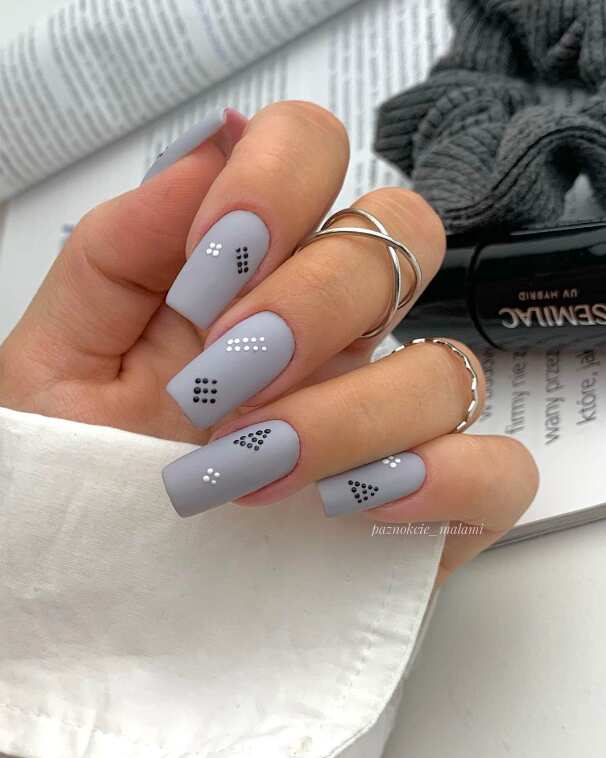 Minimalist Dot Clusters on Matte Grey Minimalist Dot Clusters on Matte Grey — Winter Gray Nails