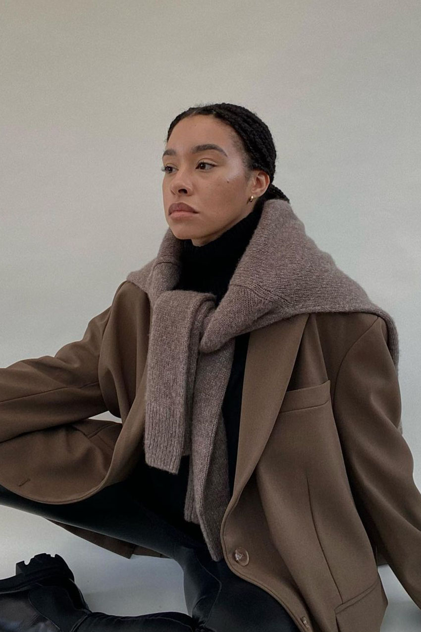 Sophisticated Layers: Turtleneck, Blazer, and Leather Pants — Minimalist Winter Outfits