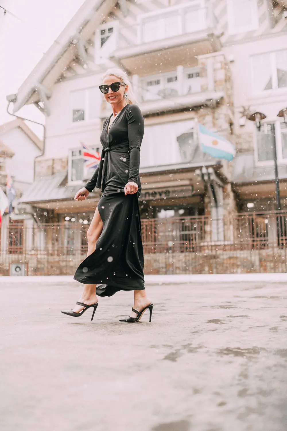 Black Long-Sleeve Maxi Dress with High Slit for Evening Parties Black Long-Sleeve Maxi Dress with High Slit for Evening Parties — Winter Party Outfits