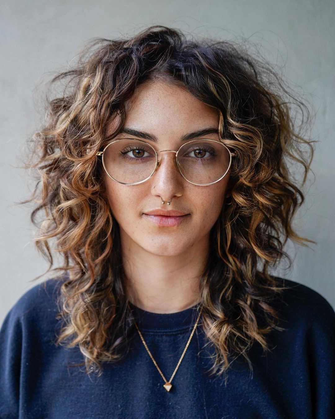 Shoulder Shag With Defined Curls and Highlights Shoulder Shag With Defined Curls and Highlights — Winter Shag Haircuts