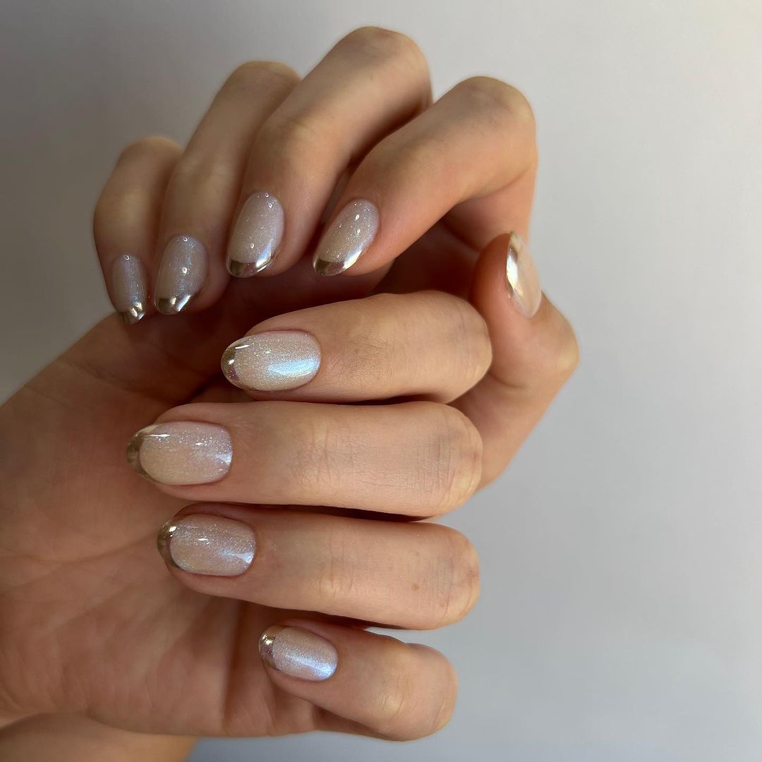Metallic Silver French Tip Oval Nails Metallic Silver French Tip Oval Nails — Winter Vacation Nails