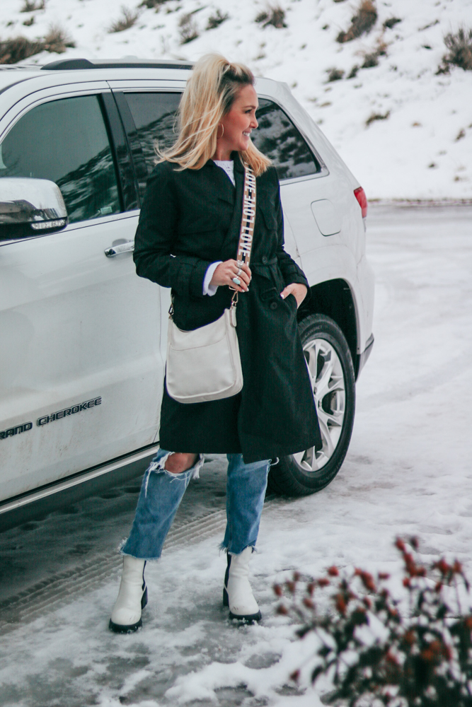 Black Trench Coat with Ripped Jeans and Snow Boots for Urban Winter Black Trench Coat with Ripped Jeans and Snow Boots for Urban Winter — Casual Winter Outfits for Women Over 50