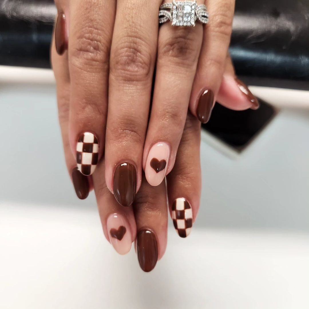 Short Oval Mix: Deep Brown, Pink Hearts & Checkerboard — Mocha Nails