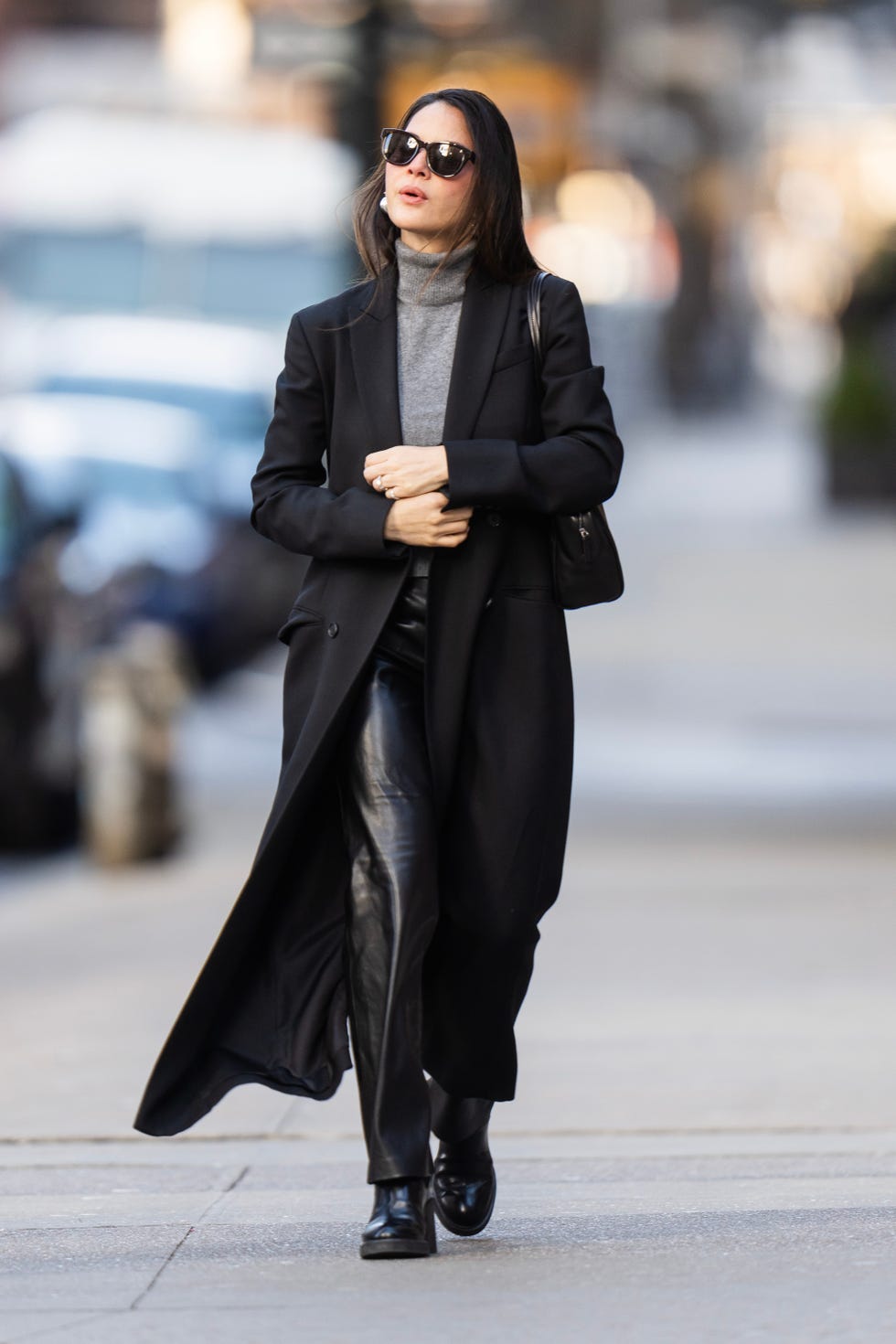 Long Black Coat for Sophisticated City Wear Early Winter Outfits