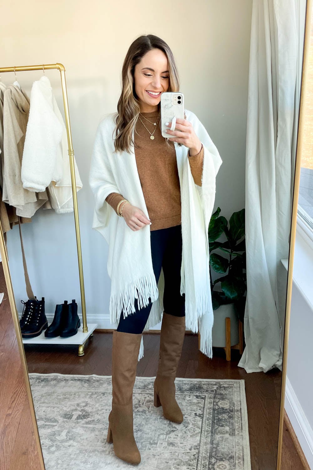 Fringed Poncho and Crewneck Sweater with Black Leggings Fringed Poncho and Crewneck Sweater with Black Leggings — Winter Outfits with Leggings