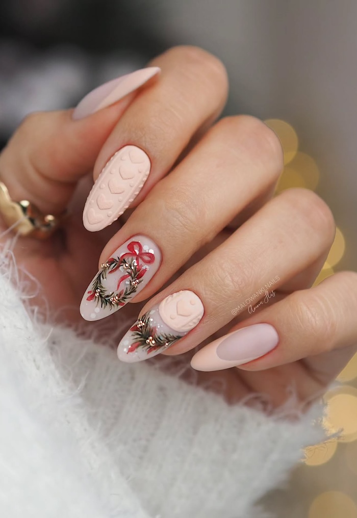 3D Knit Wreath French Almond Nails 3D Knit Wreath French Almond Nails — Natural Winter Nails