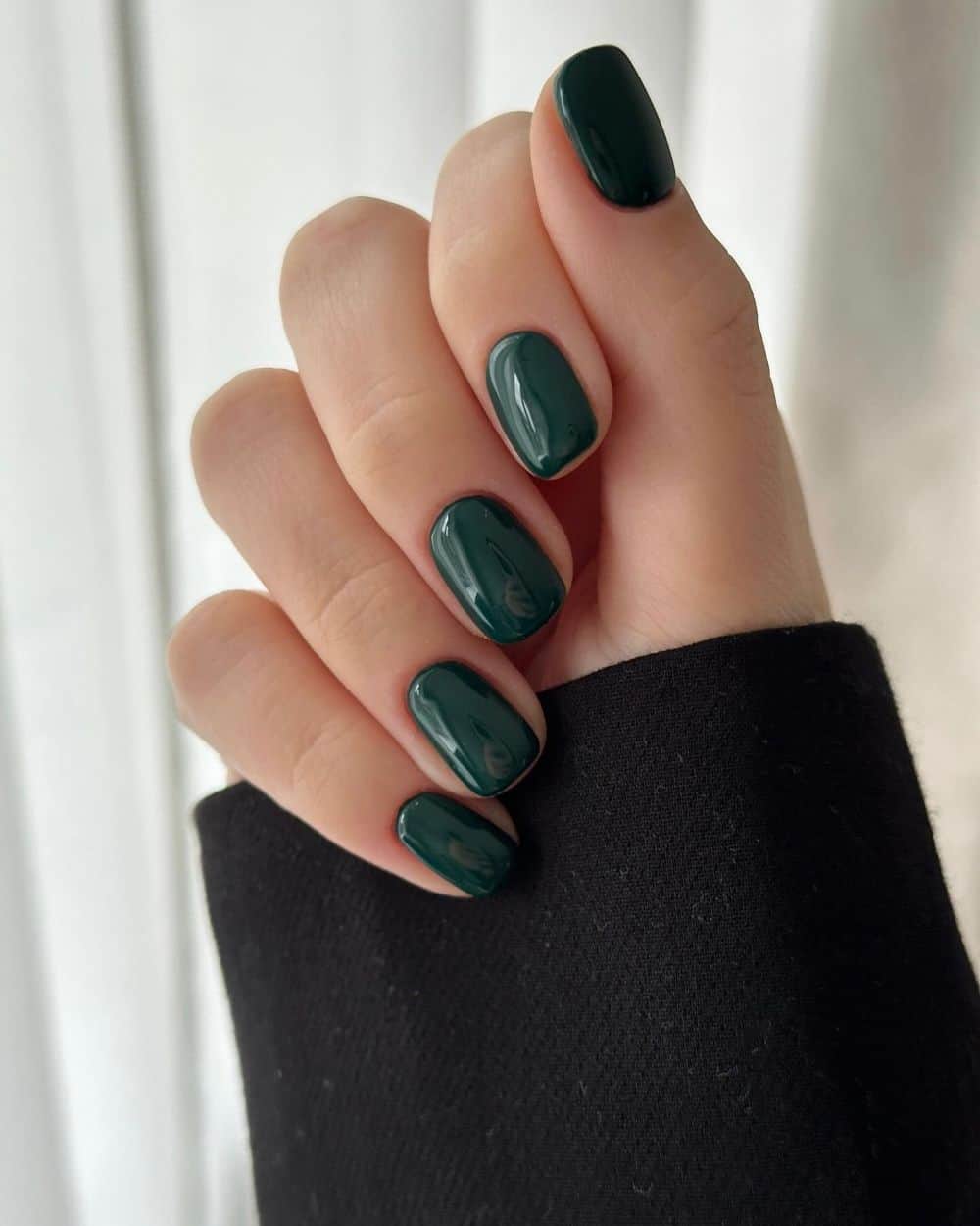Deep Forest Green Glossy Squoval Deep Forest Green Glossy Squoval — Short Winter Gel Nails