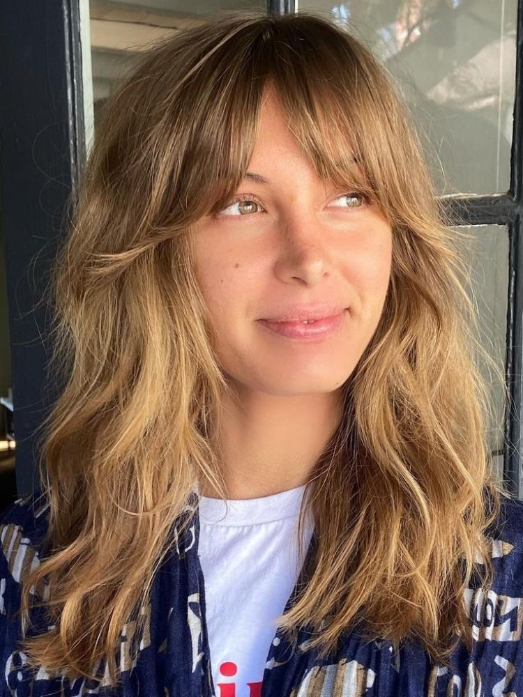 Collarbone Blonde Balayage Waves Collarbone Blonde Balayage Waves — Winter Haircuts with Curtain Bangs