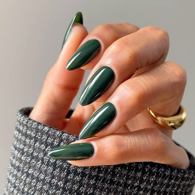 Forest Green Glossy Stiletto Nails Forest Green Glossy Stiletto Nails — Winter Nail Colors for Women Over 40