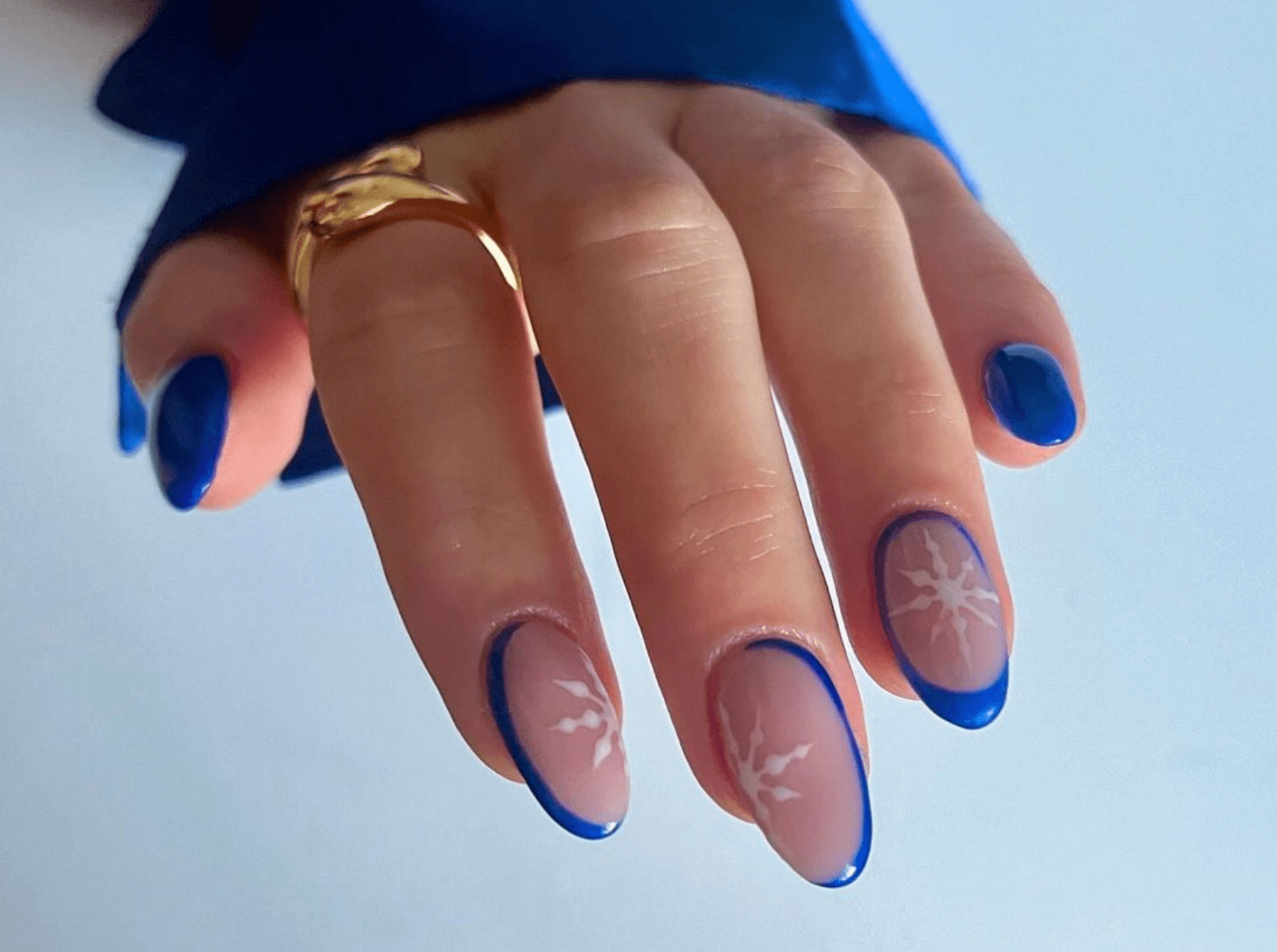 Nude French With Deep Blue Tip and Snowflake Nude French With Deep Blue Tip and Snowflake — Minimalist Winter Nails