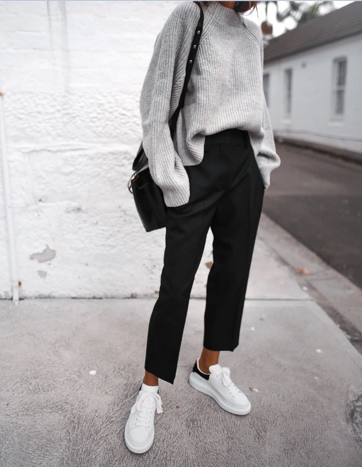 Oversized Grey Knit Sweater with Black Trousers and White Sneakers Oversized Grey Knit Sweater with Black Trousers and White Sneakers — Winter Outfits with Sneakers