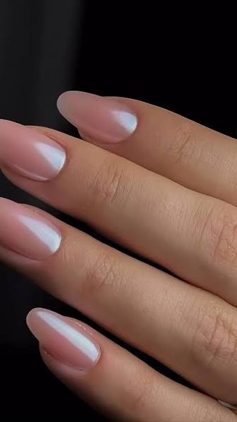 Captivating Pearlescent Sheen Almonds Captivating Pearlescent Sheen Almonds — almond nail inspo