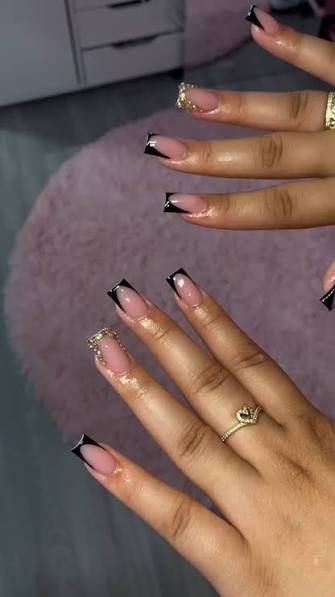 Medium Stiletto Pink with Black Abstract Lines Medium Stiletto Pink with Black Abstract Lines — black nail ideas