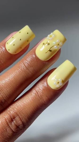 Pale Yellow with Gold Foil Accents Pale Yellow with Gold Foil Accents — yellow nail designs