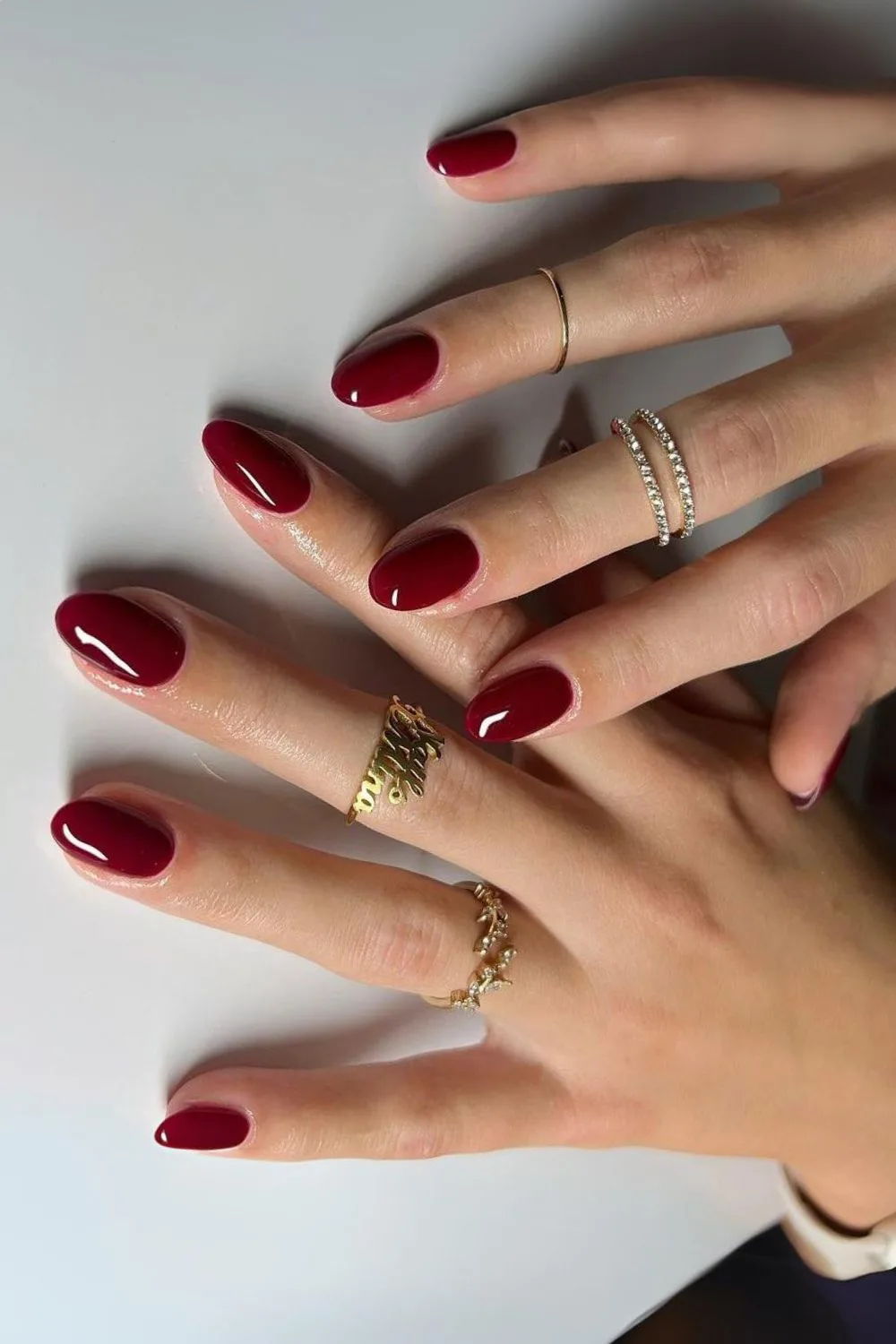 Deep Burgundy Glossy Short Oval Nails Deep Burgundy Glossy Short Oval Nails — Winter Red Nails