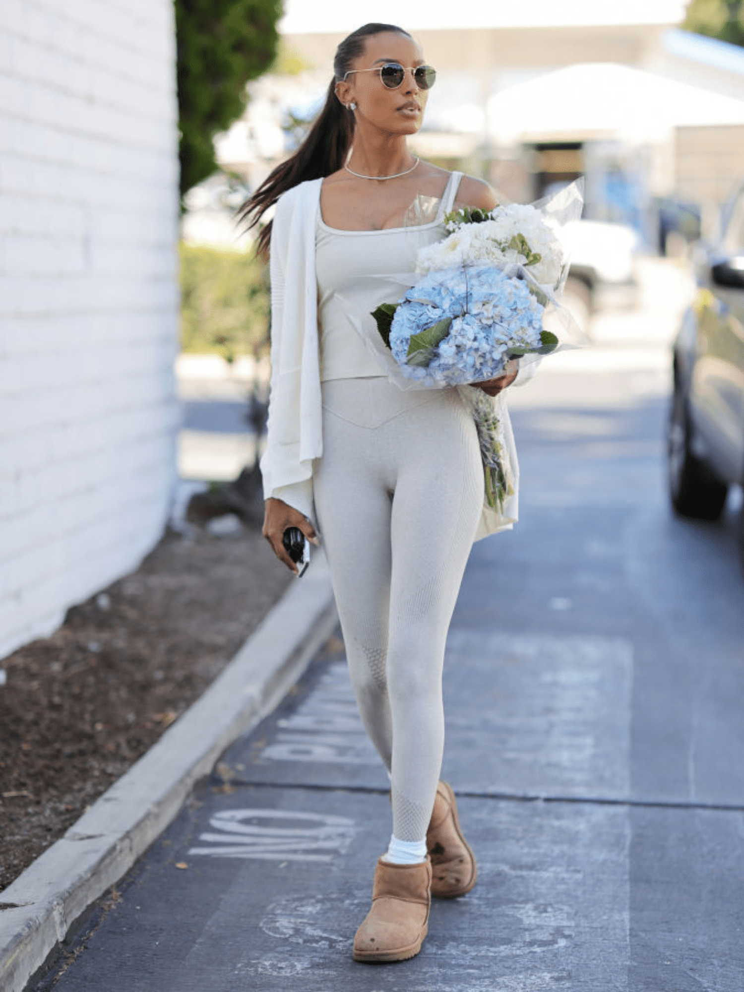 Athleisure Comfort: Monochromatic Cream Set with Tan Uggs Athleisure Comfort: Monochromatic Cream Set with Tan Uggs — Ugg Boots Outfits