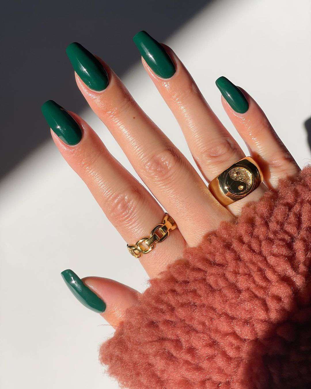 Glossy Emerald Green Coffin Nails Glossy Emerald Green Coffin Nails — Winter Green Nails