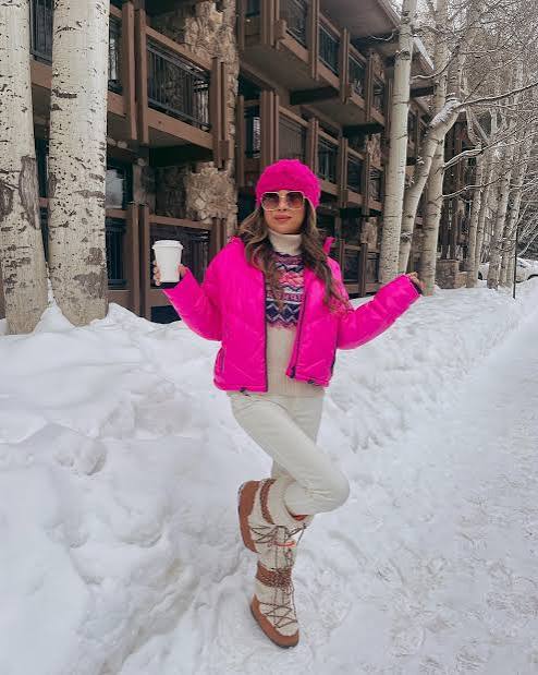 Hot Pink Puffer Jacket Paired with White Ski Pants Hot Pink Puffer Jacket Paired with White Ski Pants — Ski Outfits