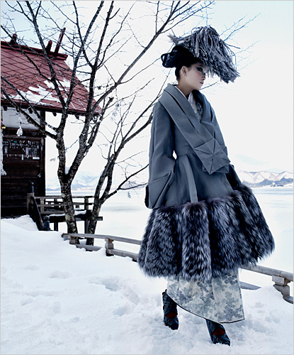 Dramatic Fur-Trimmed Coat for Winter Events Dramatic Fur-Trimmed Coat for Winter Events — Early Winter Outfits