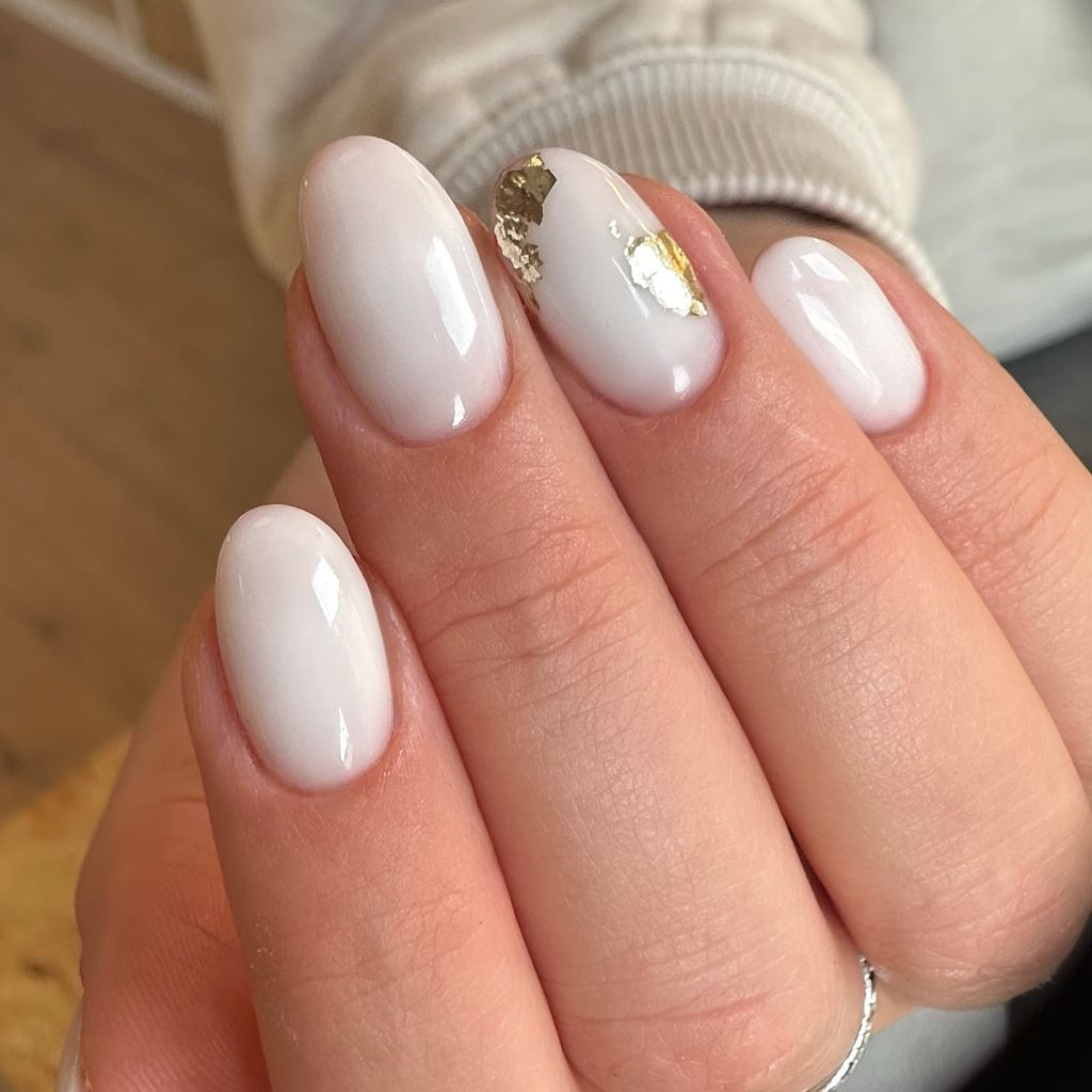 Milky White Oval with Gold Foil Accent Milky White Oval with Gold Foil Accent — Milky White Nails