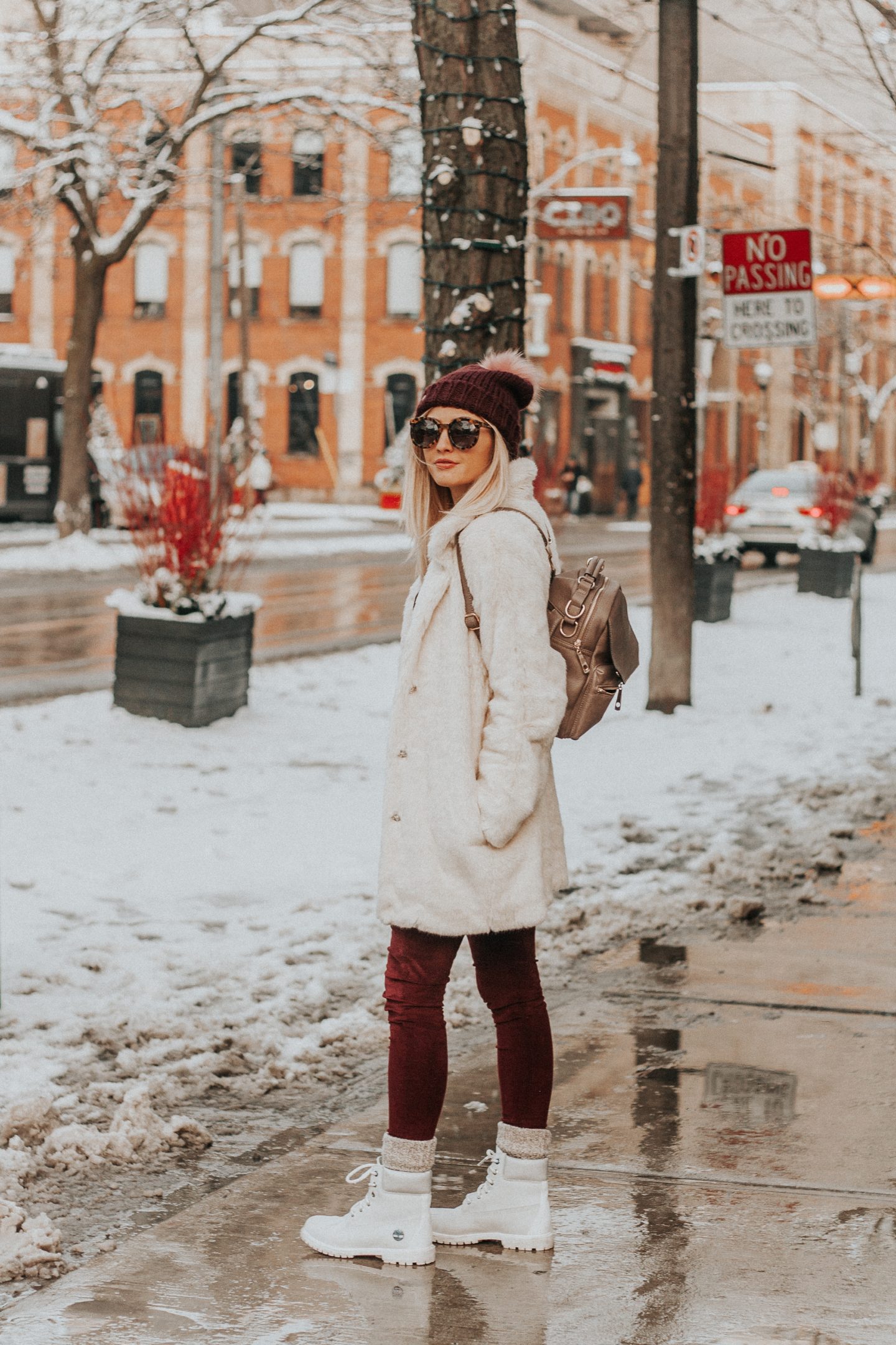 Cream Faux Fur Coat with Burgundy Accents for Urban Charm Cream Faux Fur Coat with Burgundy Accents for Urban Charm — Warm Winter Outfits