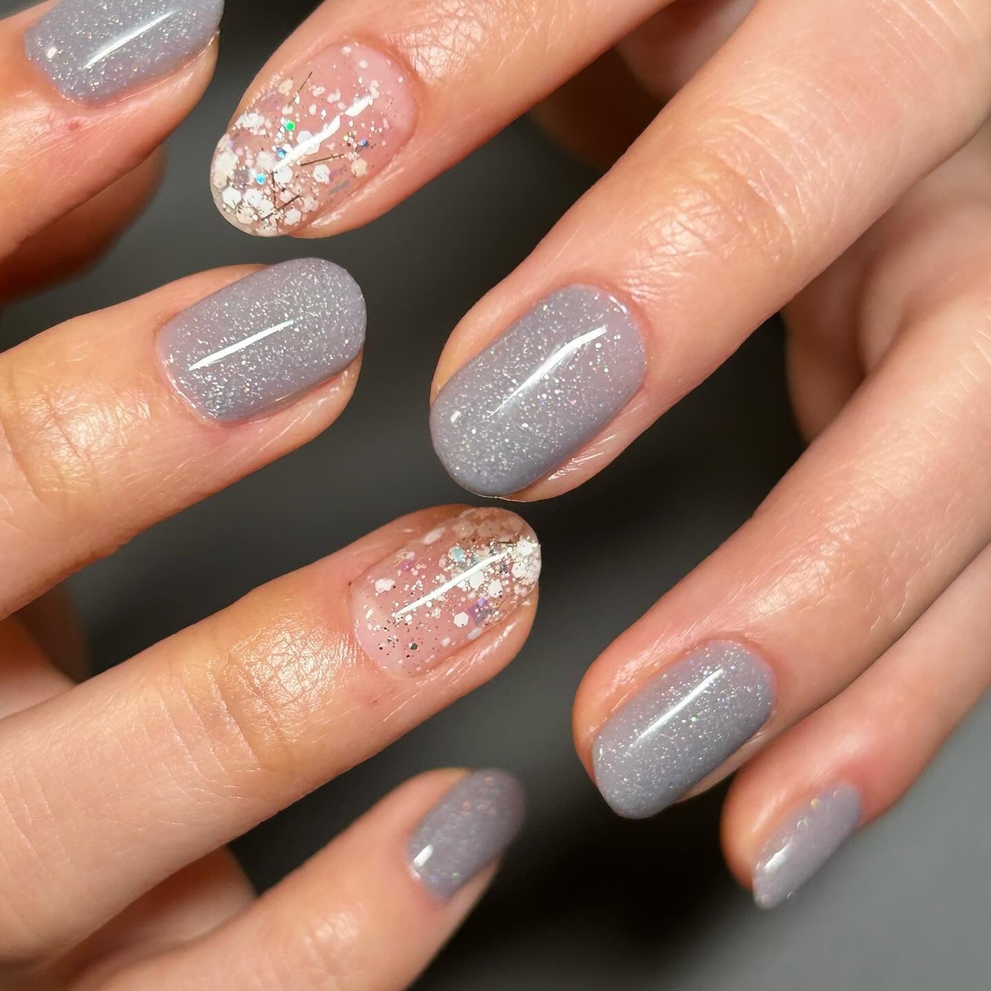 Short Square Glitter Accents Short Square Glitter Accents — Winter Gray Nails