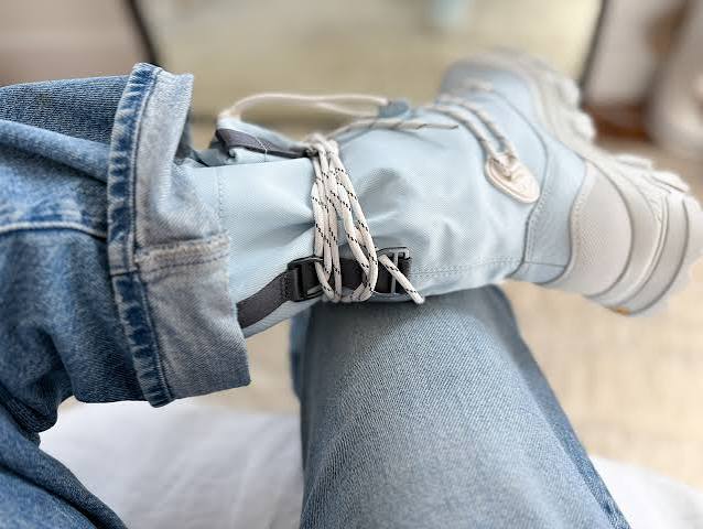 Casual Denim Pairing with Light Blue Moon Boots Casual Denim Pairing with Light Blue Moon Boots — Moon Boots Outfits