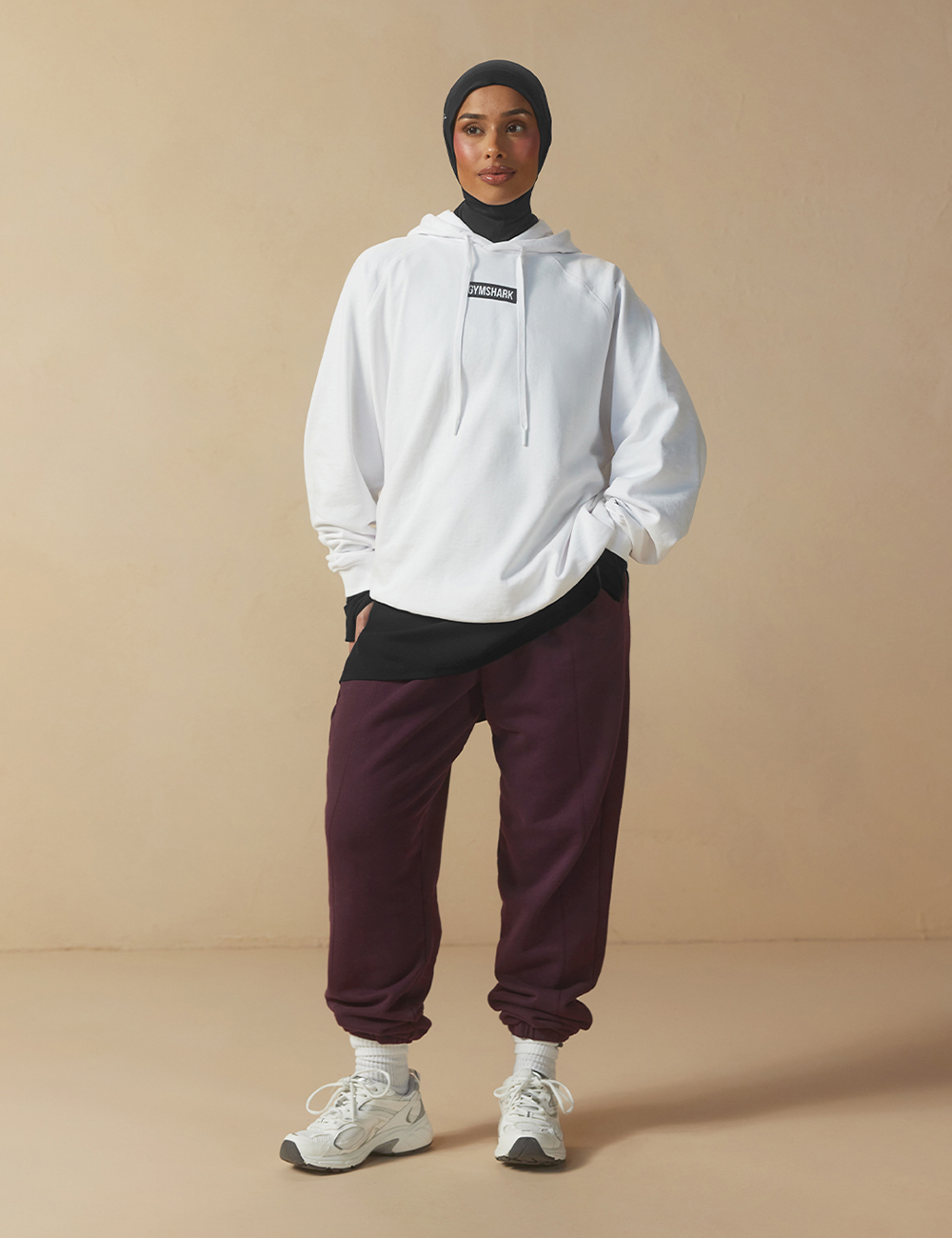 Oversized Hoodie and Burgundy Sweatpants Combination — Winter Workout Outfits