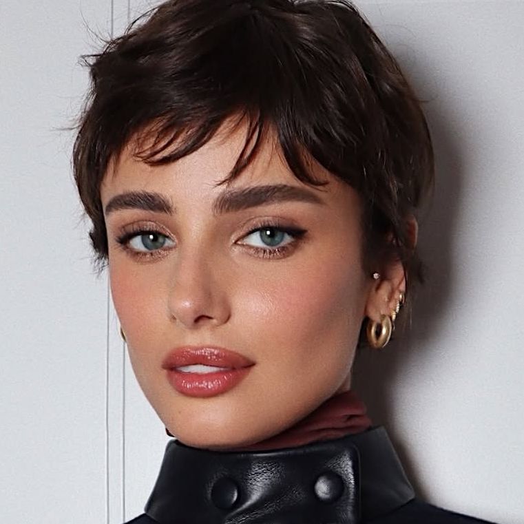 Textured Top Pixie With Side Bangs Textured Top Pixie With Side Bangs — Short Winter Haircuts