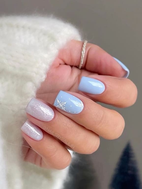 Glossy Glitter Light Blue Snowflakes with Glitter Glossy Glitter Light Blue Snowflakes with Glitter — Short Winter Acrylic Nails