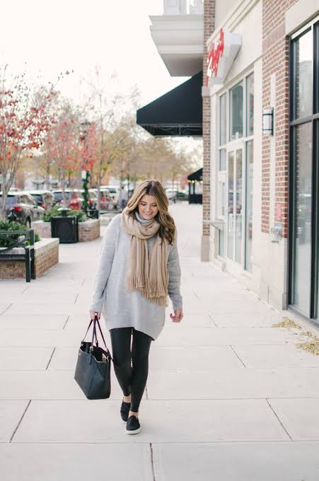 Oversized Grey Tunic Sweater for Effortless Mom Style Oversized Grey Tunic Sweater for Effortless Mom Style — Winter Outfits for Moms