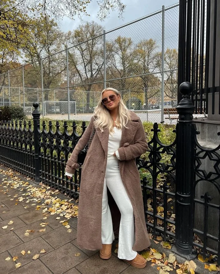 Brunch Comfort Tradeoff: Effortless Silhouette Brunch Comfort Tradeoff: Effortless Silhouette — Winter Brunch Outfits