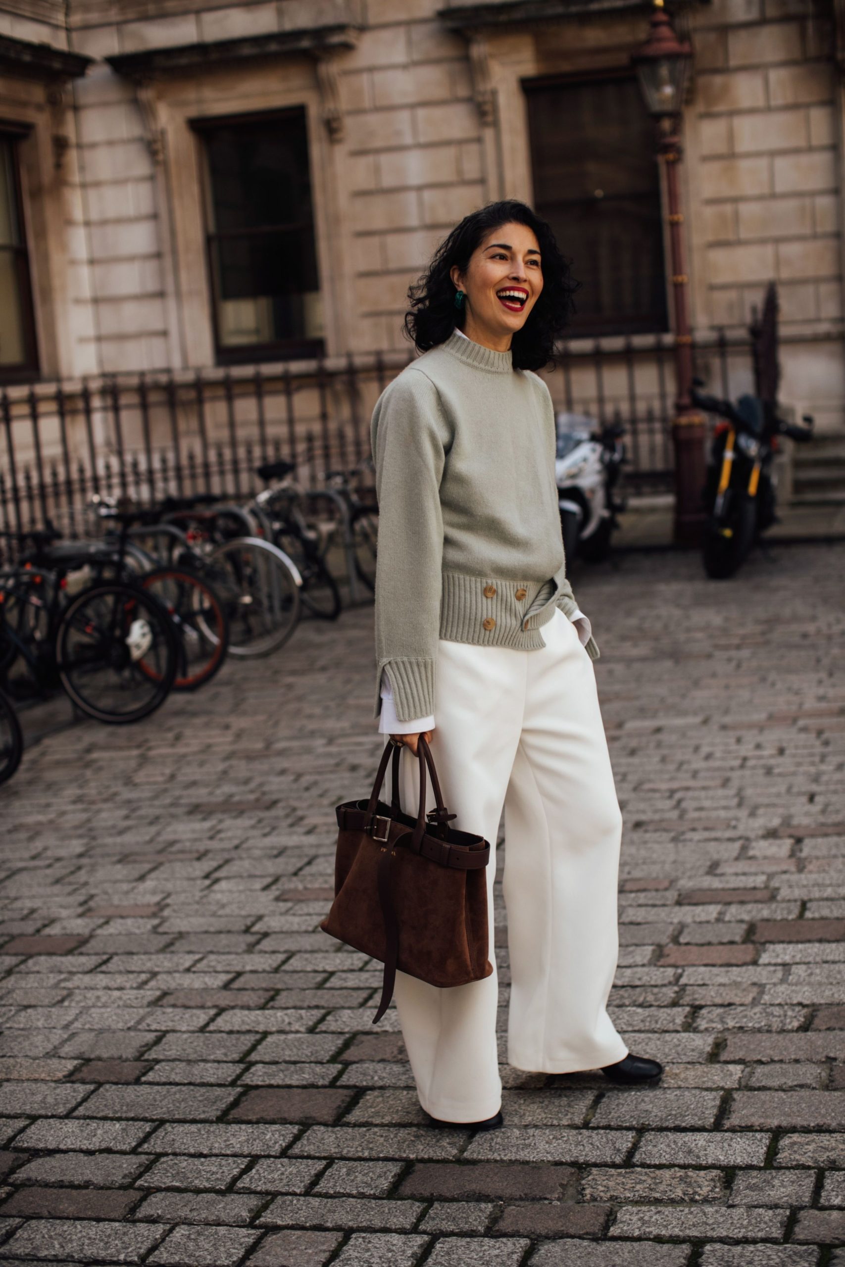 Relaxed Grey Knit Sweater with Wide-Leg Trousers Relaxed Grey Knit Sweater with Wide-Leg Trousers — London Winter Outfits