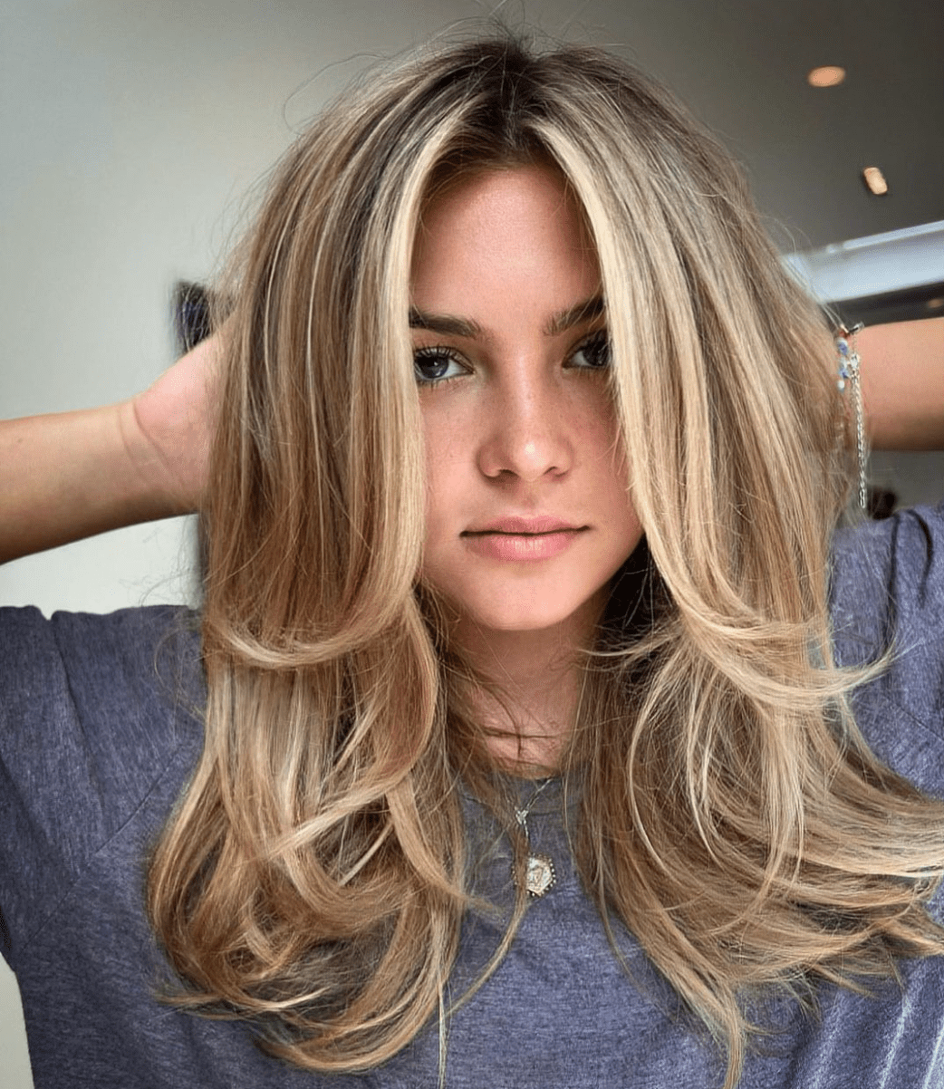 Shoulder Length With Face-Framing Highlights Shoulder Length With Face-Framing Highlights — Winter Haircuts for Round Faces