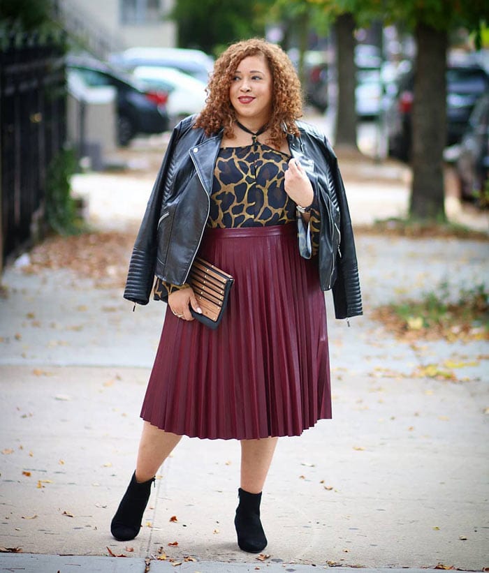 Burgundy Pleated Leather Skirt with Leather Jacket Burgundy Pleated Leather Skirt with Leather Jacket — Leather Skirt Outfits