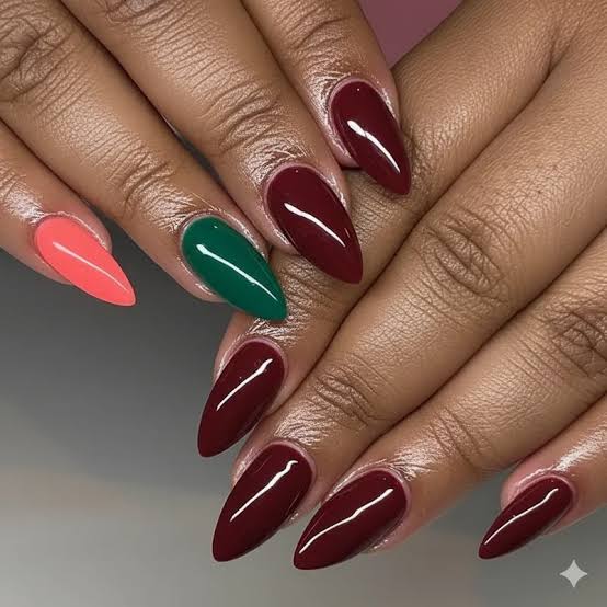 Multi-Tonal Chrome Gold Rose Gold Copper Nails Multi-Tonal Chrome Gold Rose Gold Copper Nails — Winter Nail Colors for Dark Skin