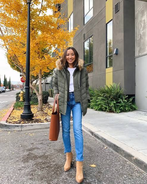 Casual Day Out: Green Puffer with Fur Hood and Jeans — Winter Puffer Jacket Outfits