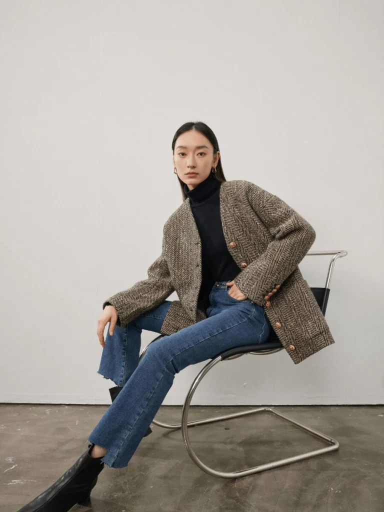Camel Coat and Teal Trousers for Business Casual Outdoors Camel Coat and Teal Trousers for Business Casual Outdoors — Warm Winter Outfits