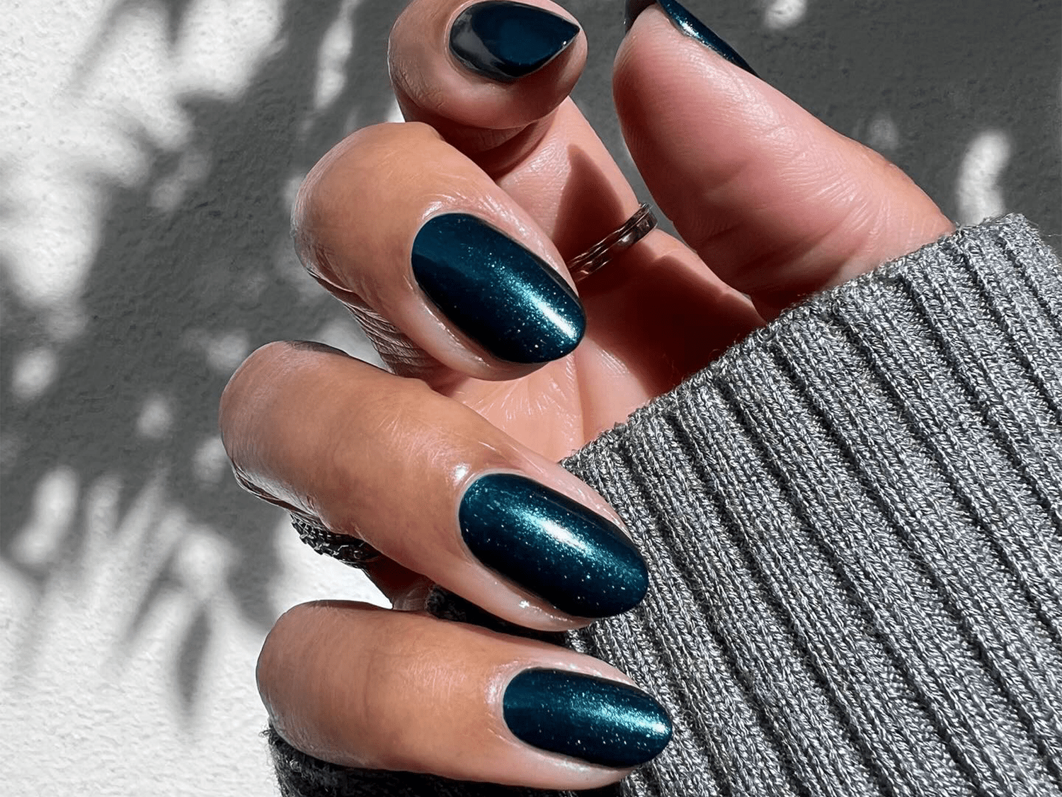Teal Shimmer Oval Nails Teal Shimmer Oval Nails — Everyday Winter Nails