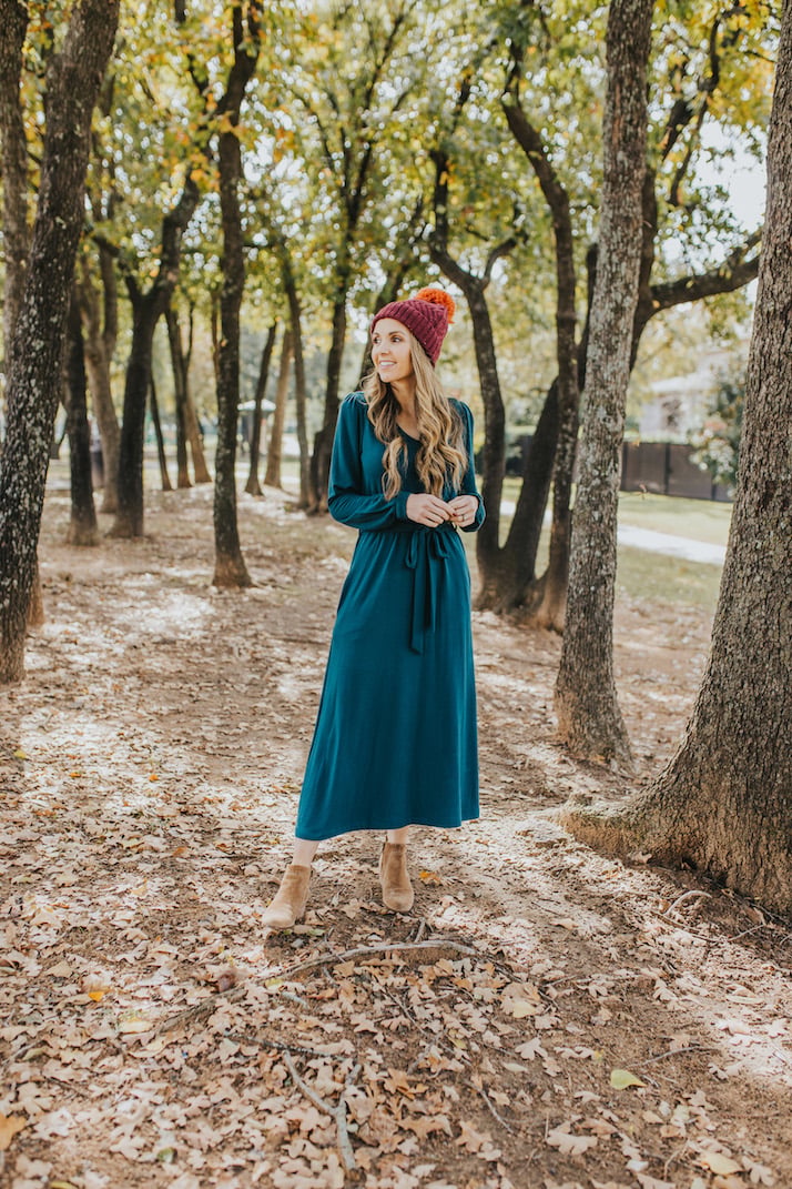Teal Knit Dress with Burgundy Beanie for Outdoor Casual Teal Knit Dress with Burgundy Beanie for Outdoor Casual — Winter Dress Outfits