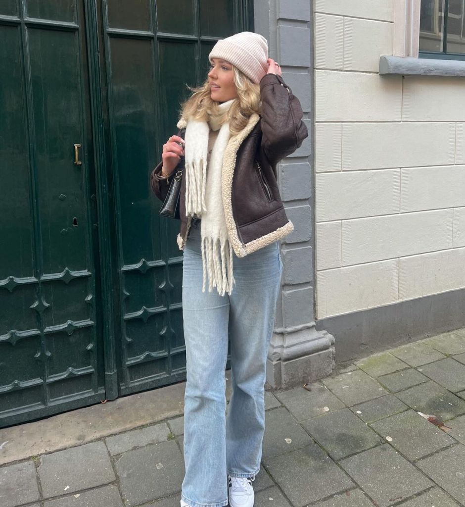 White Sneakers Brown Faux Shearling Jacket for Casual Winter White Sneakers Brown Faux Shearling Jacket for Casual Winter — Fleece Jacket Outfits