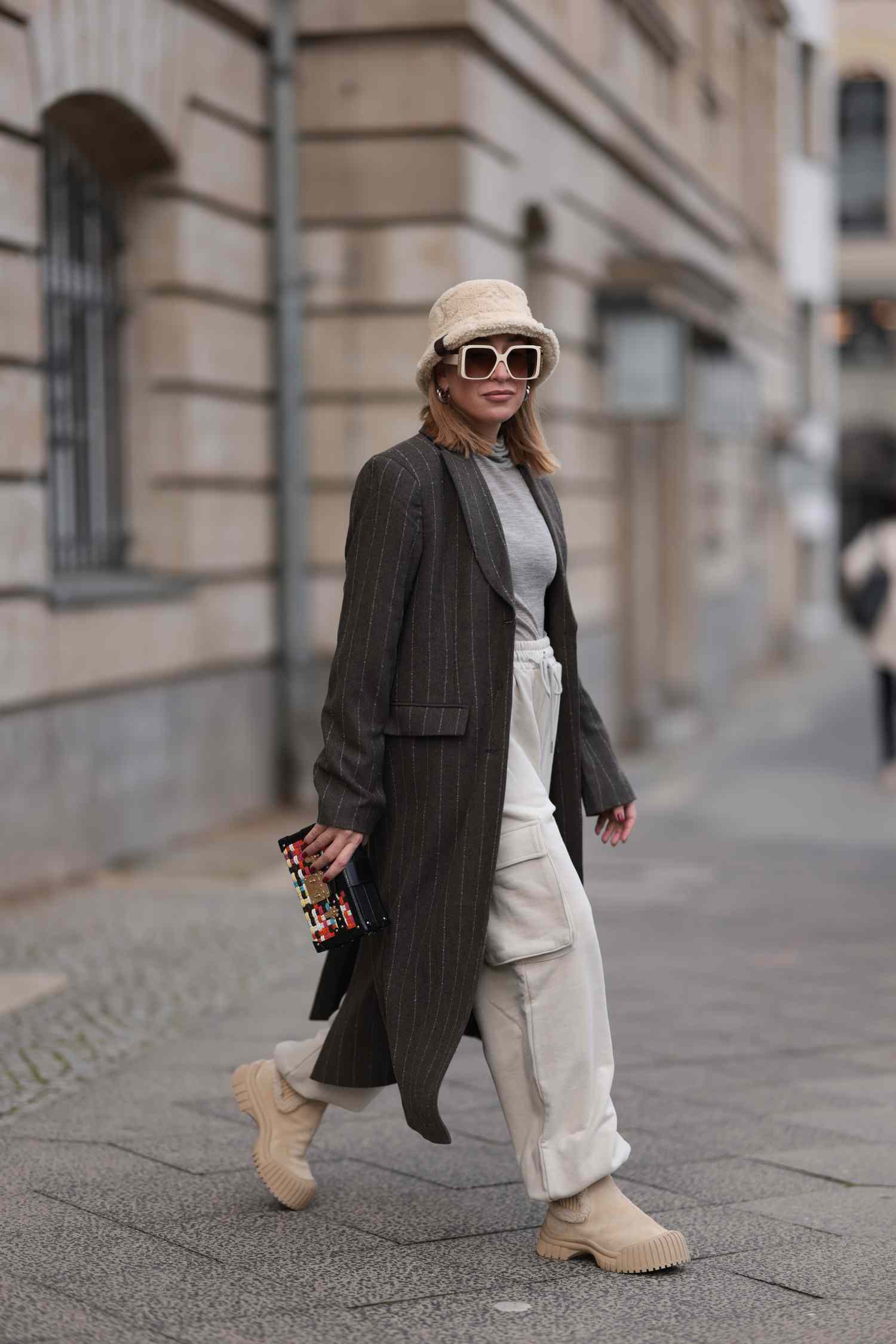 Streetwear Chic with Beige Chunky Boots Streetwear Chic with Beige Chunky Boots — Winter Boots Outfits