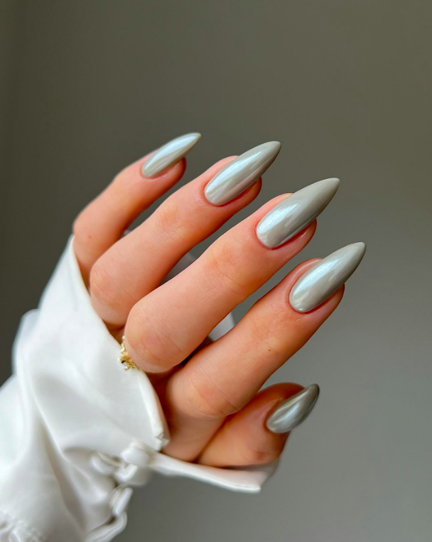 Light Grey Chrome Pearlescent Stilettos Light Grey Chrome Pearlescent Stilettos — Long Winter Nails