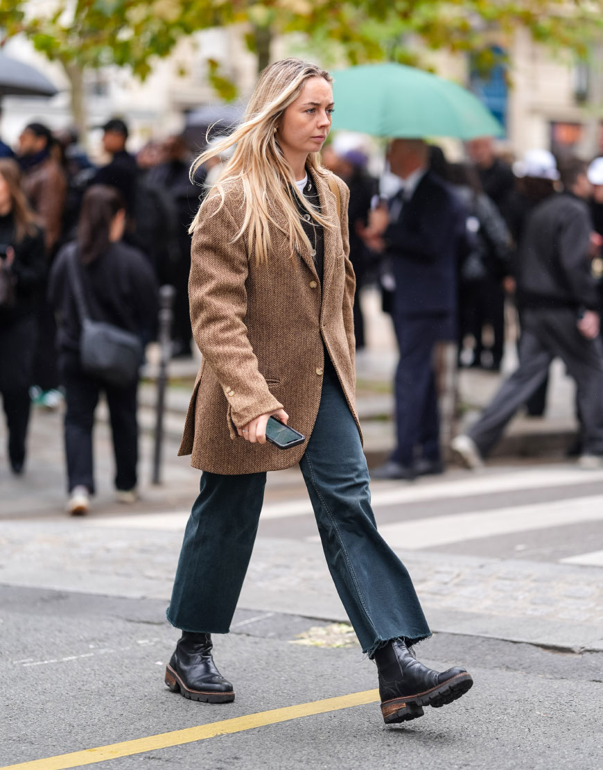 Black Chelsea Boots with Tweed Blazer and Teal Trousers — Chelsea Boots Outfits