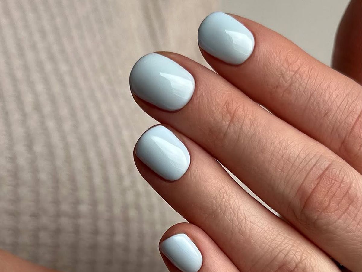 Glossy Pale Blue Short Oval Nails Glossy Pale Blue Short Oval Nails — Winter Nail Colors for Pale Skin