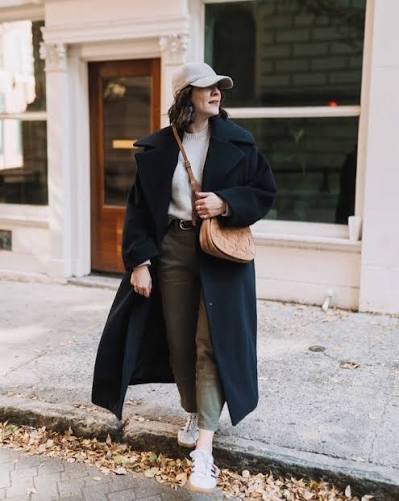 Oversized Navy Coat with Cropped Olive Pants Oversized Navy Coat with Cropped Olive Pants — Casual Winter Outfits